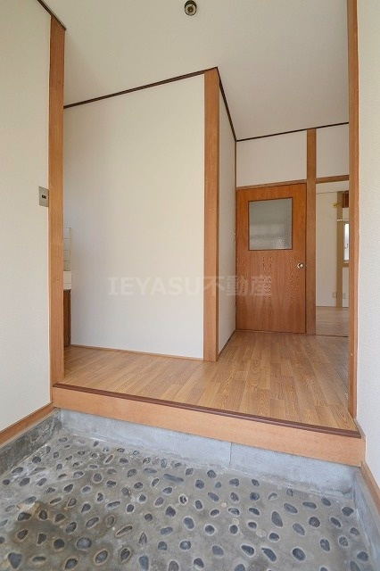 広島市西区南観音６丁目の一戸建ての玄関