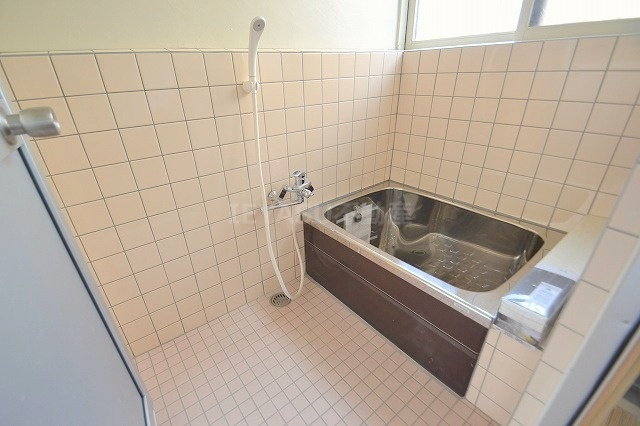 広島市西区南観音６丁目の一戸建ての浴室
