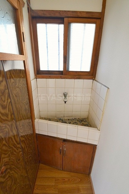 広島市西区南観音６丁目の一戸建ての洗面所