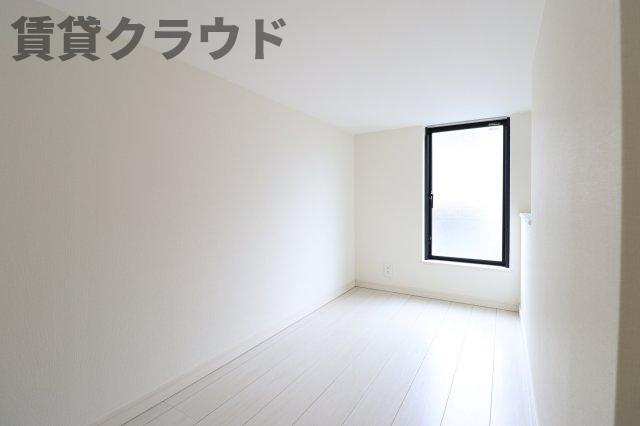 レガーロ千葉中央の寝室|広くて明るい寝室