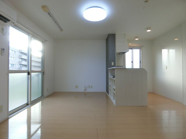 クラルテの居間・リビング