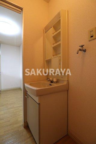 タカハイツの独立洗面台|2024年7月撮影。