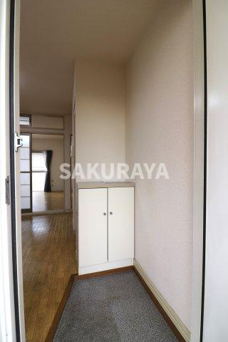 タカハイツの玄関|2024年7月撮影。