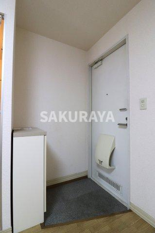 タカハイツの玄関|2024年7月撮影。