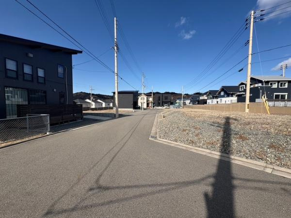 和歌山市ふじと台　中古戸建の前面道路含む現地写真