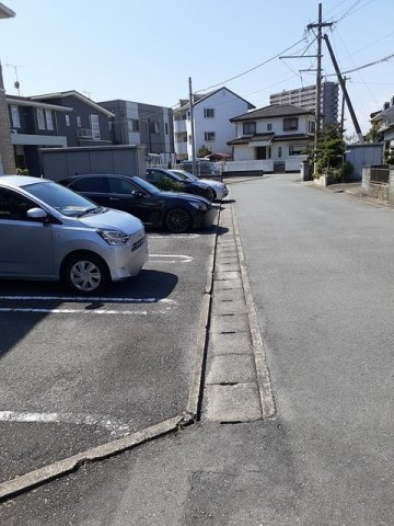 エレガンス山川Ⅱの駐車場