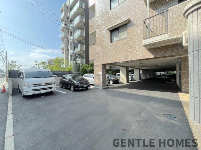 エクレール東比恵の駐車場