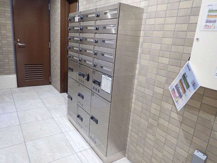 プライオール協和登戸のエントランス|集合ポスト・宅配BOX