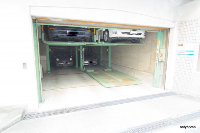 グランビルド渡辺　仲介手数料無料の駐車場