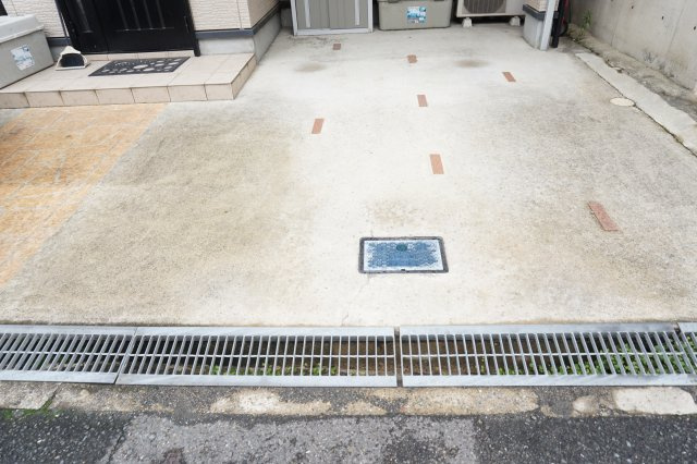 中古戸建　四條畷市美田町（平成9年築）の駐車場|ハイル―フ車駐車可能♪