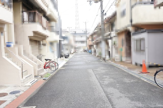 中古戸建　四條畷市美田町（平成9年築）の前面道路含む現地写真