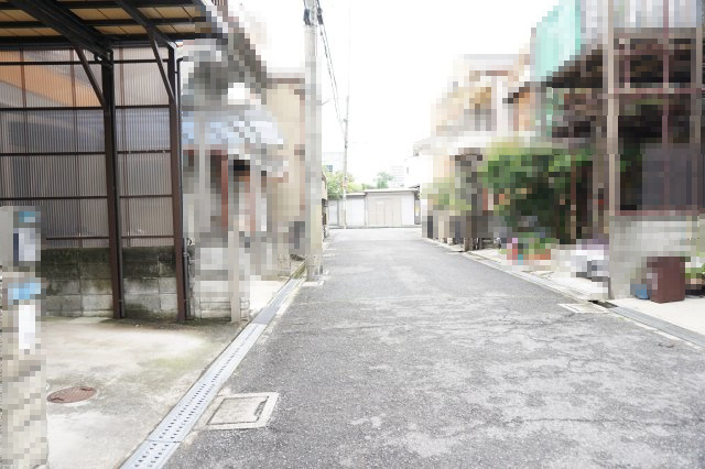 中古戸建　四條畷市美田町（平成9年築）の前面道路含む現地写真