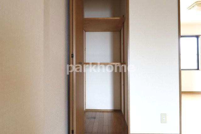 ハピネスシティの収納|大きなものも収納できそうです　※間取り反転の場合あり、内装が若干異なる場合がございます
清掃前