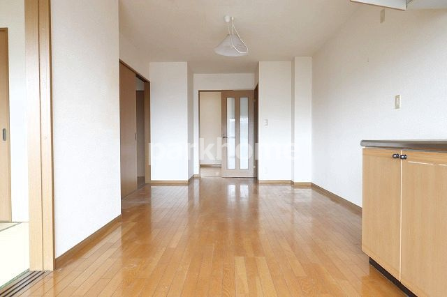 ハピネスシティの居間・リビング|ゆったりとしたリビングです　※間取り反転の場合あり、内装が若干異なる場合がございます
清掃前