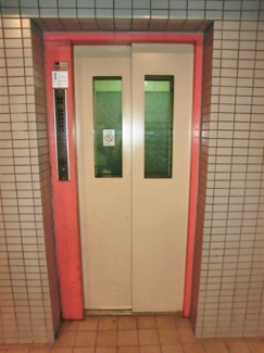 【その他共用部分】 | エレベーター付き！荷物の多い日や疲れた日でも、6階までラクラク上がれます☆
