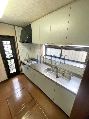 ガレージ付き今福戸建のキッチン