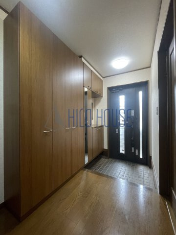 ガレージ付き今福戸建の玄関