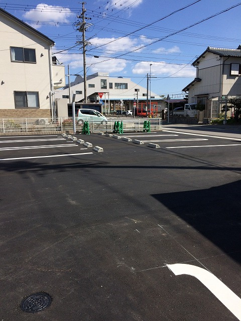 リサヤニシルの駐車場