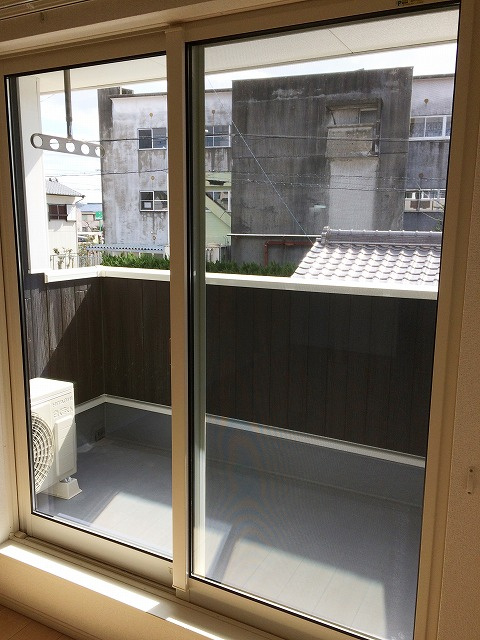 リサヤニシルのバルコニー