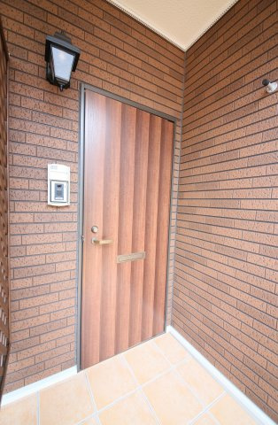 リサヤニシルの玄関