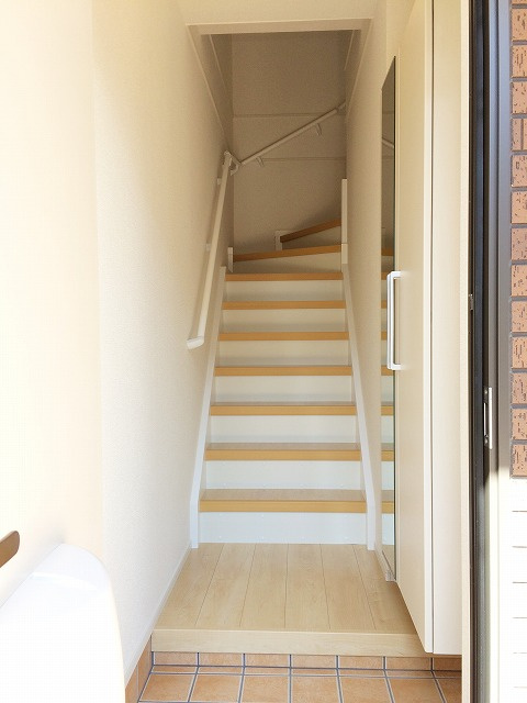 リサヤニシルの玄関