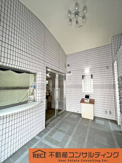 クラージュ東灘のエントランス