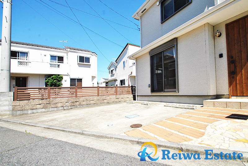 中古戸建　茅ヶ崎市柳島2丁目の駐車場