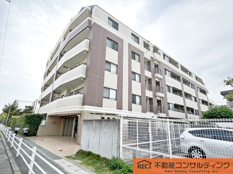 ワコーレ深江本町ソフィリアのエントランス