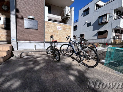 【駐車場】 | グレイスサコウ | 車をお持ちの方に嬉しい駐車場付きの物件です