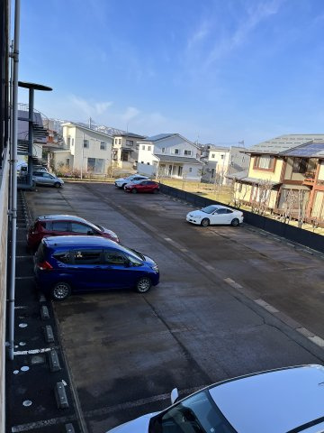 エテルナ鴨島の駐車場