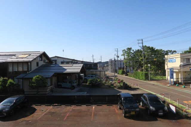 エテルナ鴨島の展望|駐車場側