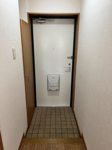 エテルナ鴨島の玄関