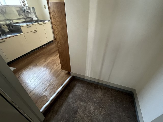 市村マンションの玄関