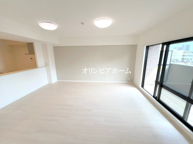 ザ・ウィンベル仙台堀川公園サニーウイング　リ　ノベーションの居間・リビング
