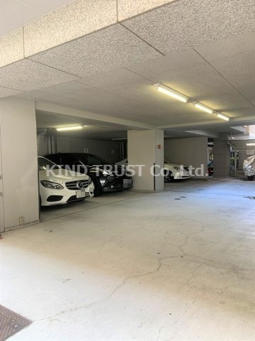 エステムコート梅田東アクアパレスの駐車場|駐車場があるので、車を買う予定の方も安心です