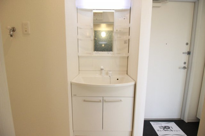 【洗面所】 | C.REST八尾 | 明るい洗面所です