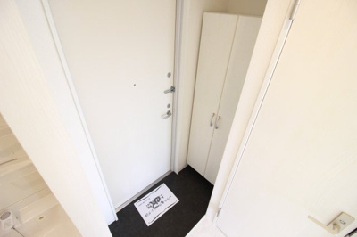 【玄関】 | C.REST八尾 | 収納もある玄関です