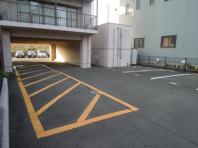 アーク福井の駐車場