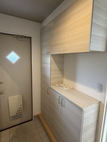 プロヌーブ植田の玄関