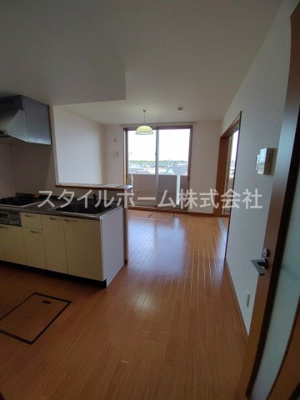 【居間・リビング】 | ルネスグランドールⅠ | 使いやすいリビングです