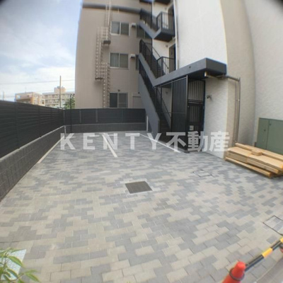 【駐車場】 | シーズンフラッツ蒲田 | 駐車場があるので、車を買う予定の方も安心です
