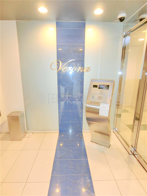 Verona空港西Lussoのエントランス