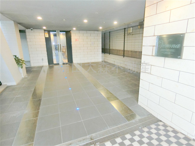 Verona空港西Lussoの外観