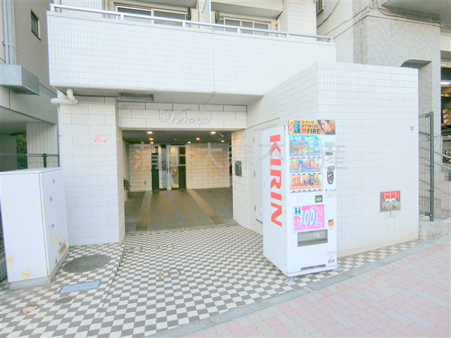 Verona空港西Lussoの外観