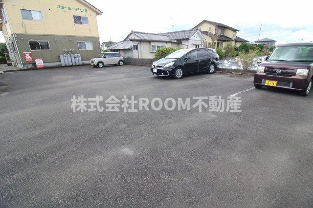 ユミール・マリンの駐車場|車をお持ちの方に嬉しい駐車場付きの物件です