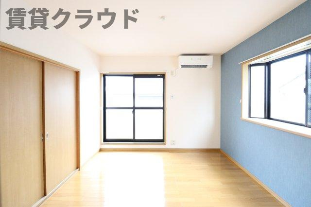 パレアージュCの居間・リビング|落ち着いた色調の寝室です