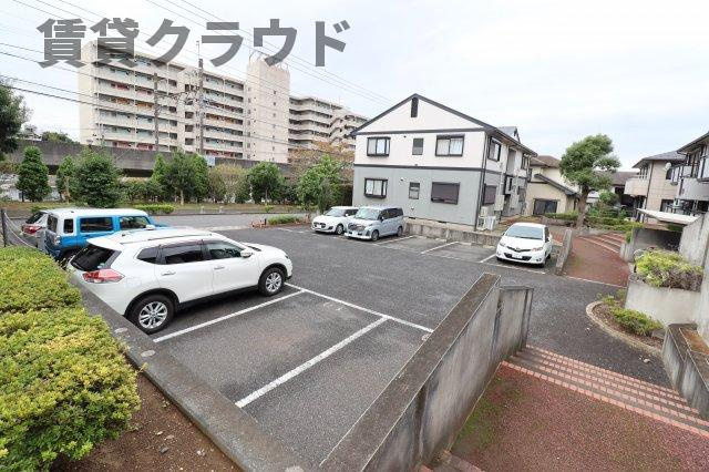 パレアージュCの駐車場|車をお持ちの方に嬉しい駐車場付きの物件です