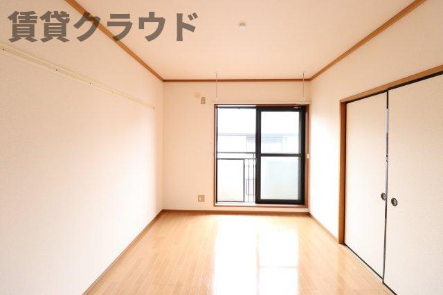 パレアージュCの居間・リビング|過ごしやすい室内です