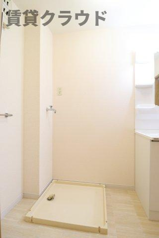 パレアージュCの洗面所|明るい洗面所です