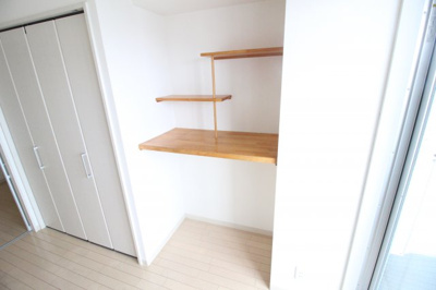 【内装】 | クレイドル西田辺 | 洋室棚部分